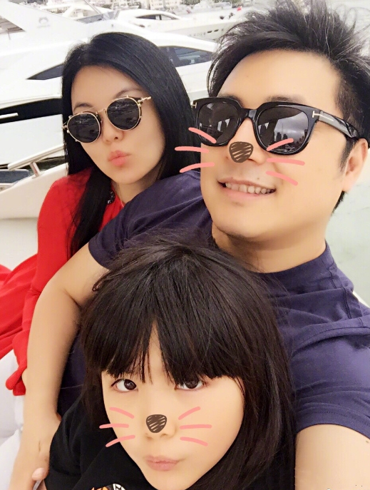 王岳伦|李湘继王岳伦事件后首晒自拍，面带微笑心情大好，直呼是开心的一天