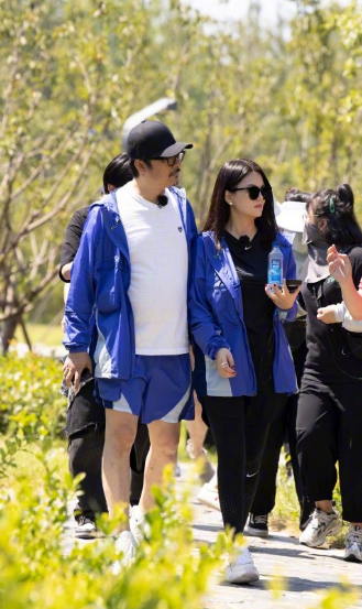 王岳伦|李湘继王岳伦事件后首晒自拍，面带微笑心情大好，直呼是开心的一天