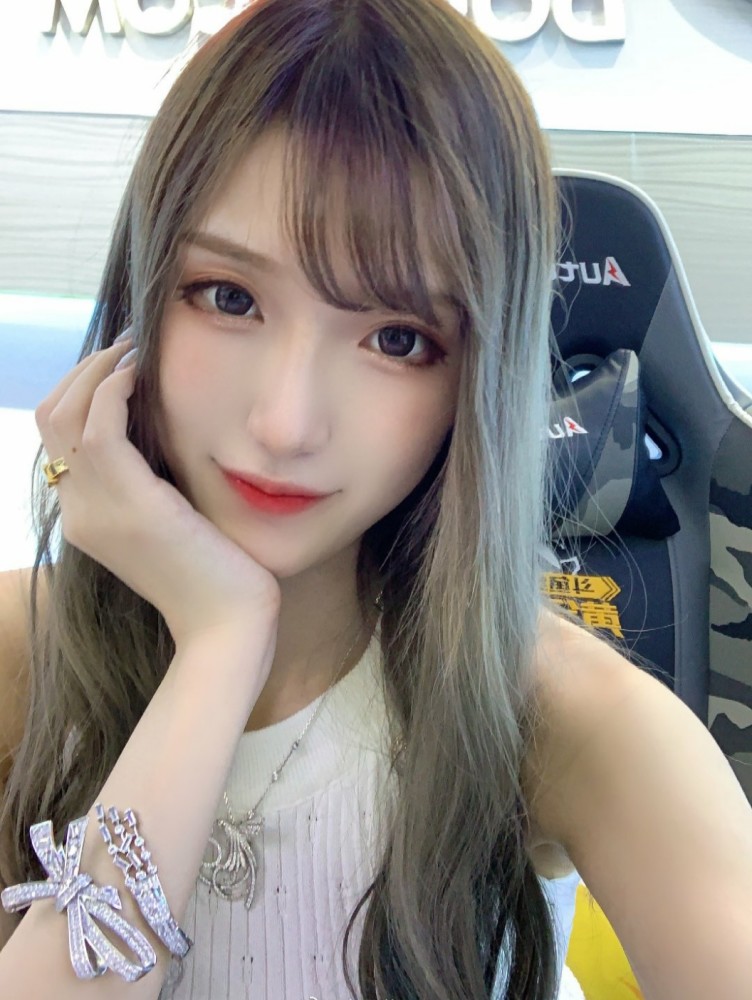 腐团儿p图有多过分看到腋下的黑色痕迹下次认真修下图吧