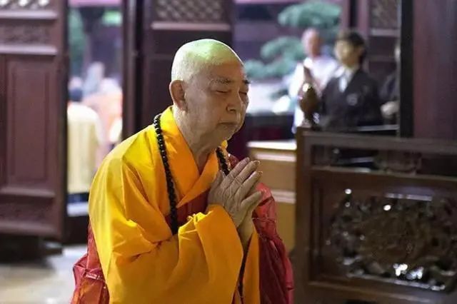 因此,以退为进,吃亏是损小获大.