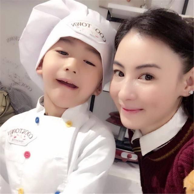 张柏芝|张柏芝小腹隆起明显，孕味十足，疑似已经怀上第四胎！