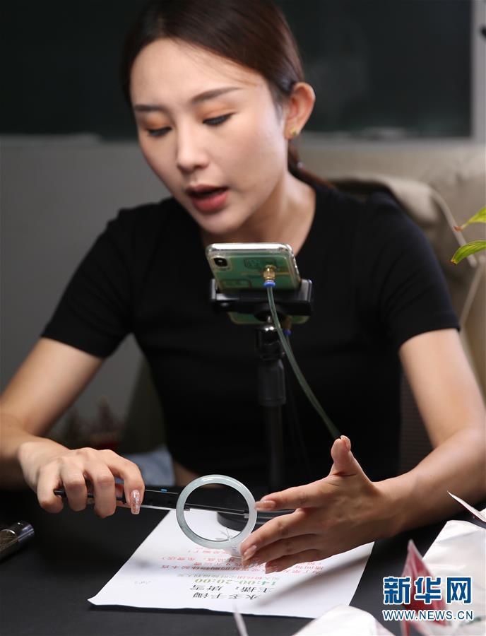 直播带货:4万珠宝主播让瑞丽沸腾