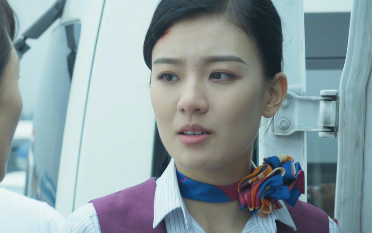她出演的作品是《中国机长》,可能小伙伴对他的名字跟脸感觉到很陌生