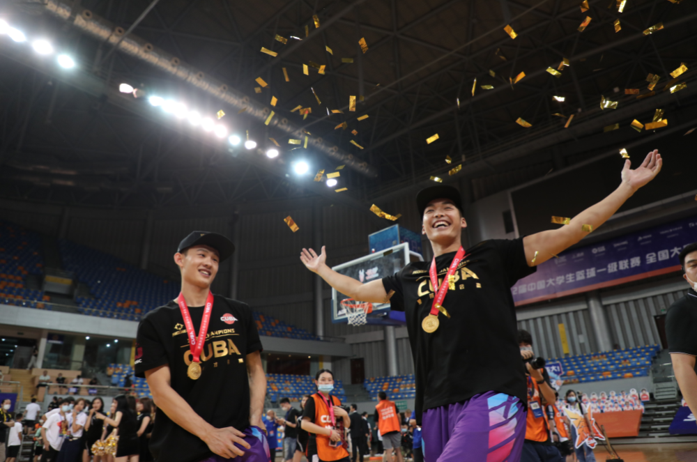 球队历史第二冠清华男篮时隔三年重夺cuba总冠军刘东获mvp
