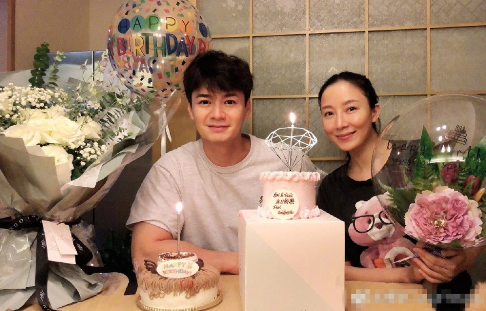 杨怡|杨怡当妈后首个生日，与老公一起庆祝，素颜怼镜拍照依旧是大美人