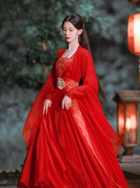 岳绮罗是陈瑶巅峰?《少女大人》中她的红衣扮相,再次惊艳所有人