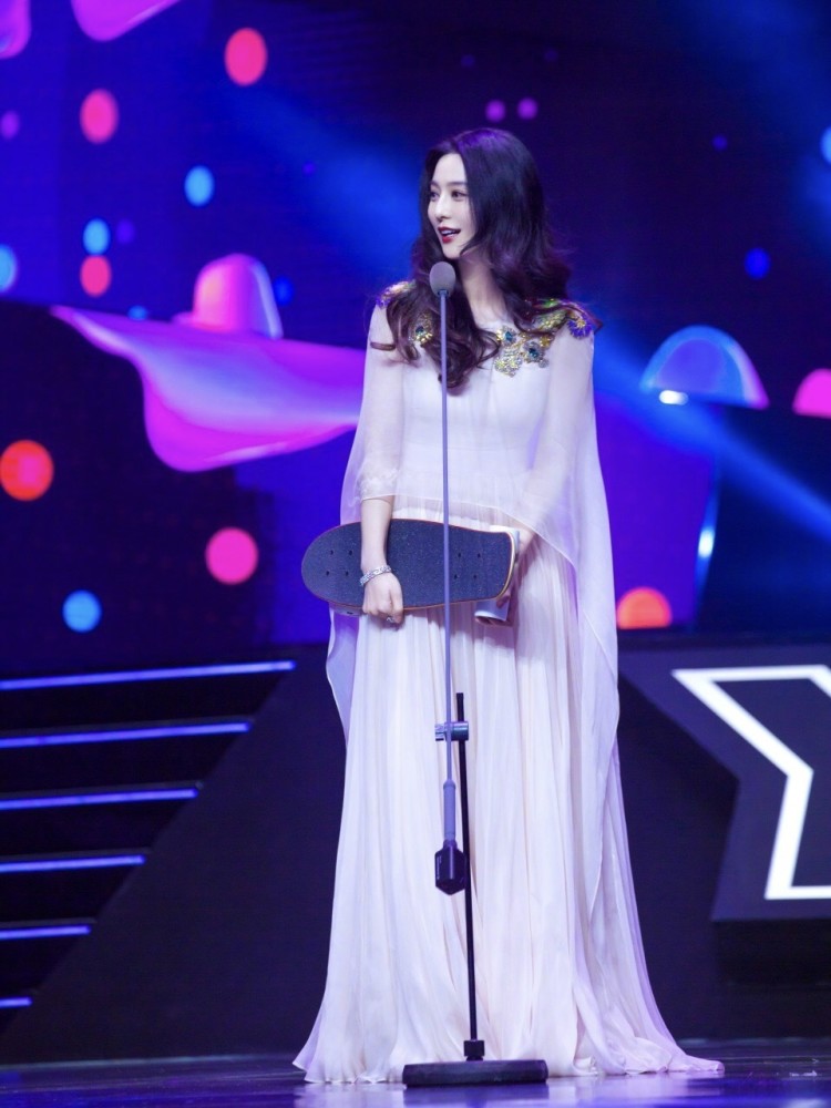 范冰冰|范冰冰拿下国际一线品牌，成全球顶级代言人，想要复出的意义何在