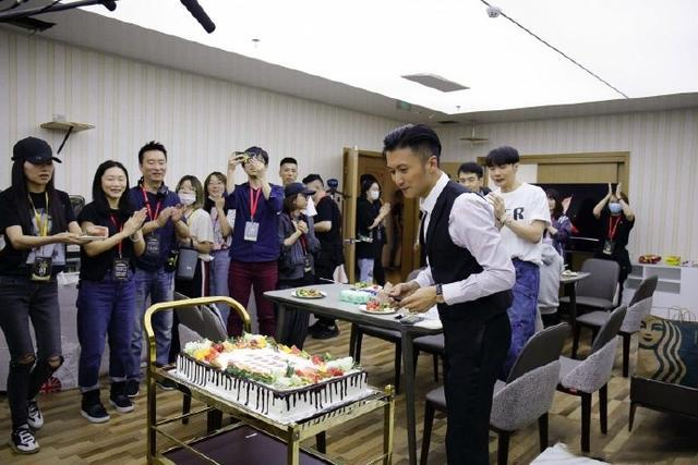 谢霆锋|王菲缺席谢霆锋40岁生日派对很正常，李宇春缺席不应该