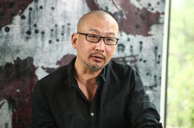八佰|《八佰》的故事如果讲完整了，前面所有的铺垫和渲染就都白费了