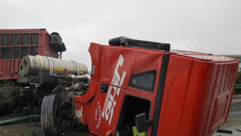京藏高速发生一起车祸一人死亡
