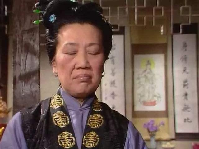 红楼梦|《红楼梦》里，王夫人在贾府的地位有多高？看有多少姓王的嬷嬷