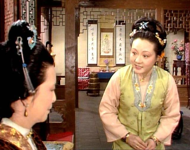 红楼梦|《红楼梦》里，王夫人在贾府的地位有多高？看有多少姓王的嬷嬷
