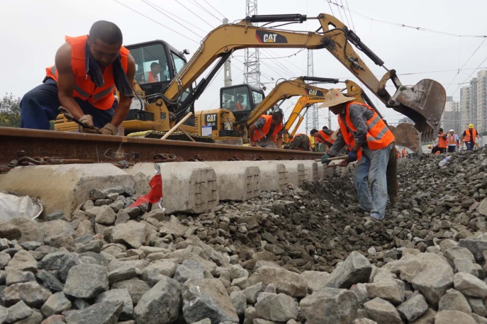 新建丰台站迎来第一批“入驻”线路