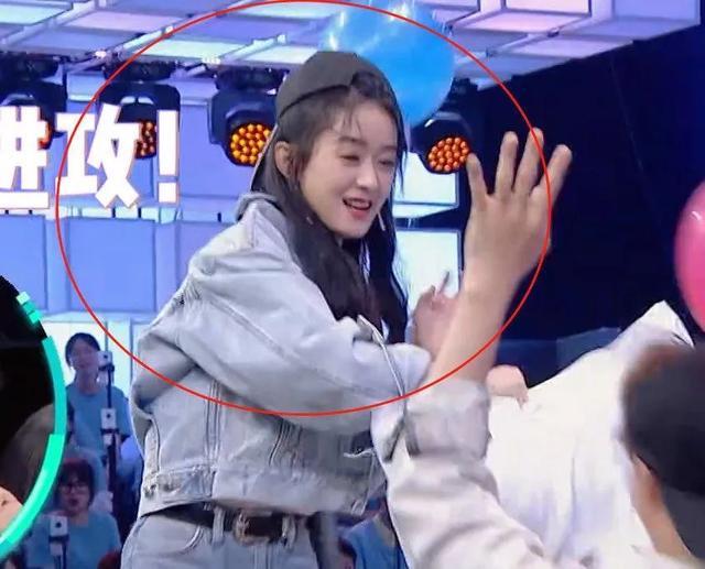 赵丽颖|赵丽颖在《快本》上的表现，不是一个女艺人该有水准