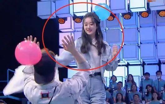 赵丽颖|赵丽颖在《快本》上的表现，不是一个女艺人该有水准