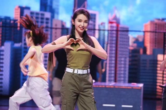 赵丽颖|赵丽颖在《快本》上的表现，不是一个女艺人该有水准