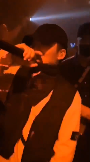 pgone|PGone国内复出受挫，现身酒吧表演不准上台，仅唱十分钟就被骂到退场