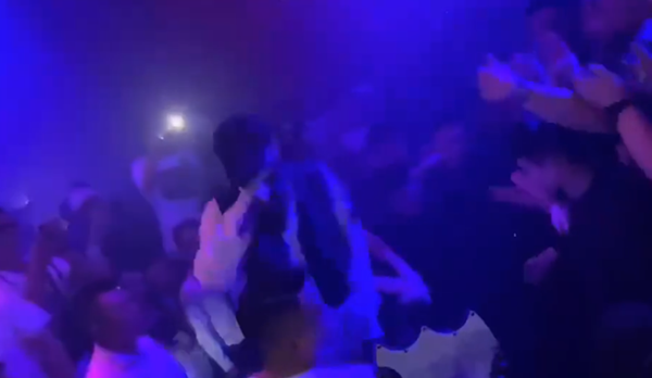 pgone|PGone国内复出受挫，现身酒吧表演不准上台，仅唱十分钟就被骂到退场