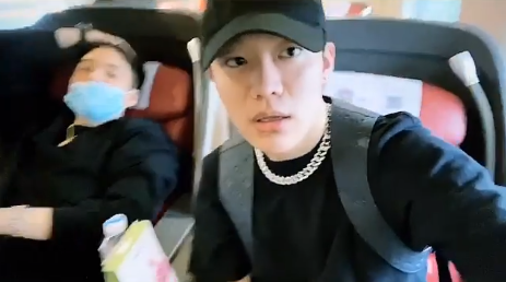 pgone|PGone国内复出受挫，现身酒吧表演不准上台，仅唱十分钟就被骂到退场