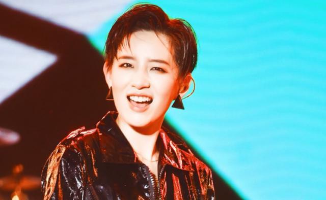 岳云鹏|岳云鹏嫌弃女明星腿粗，被网友骂上热搜：别拿嘴欠当幽默了