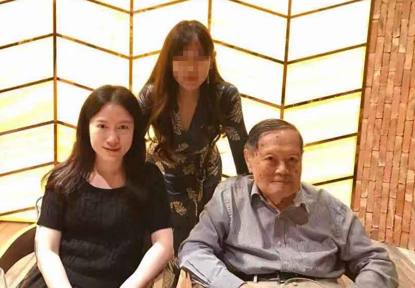 杨振宁|44岁翁帆陪夫公开亮相，她近照略显发福，憔悴了不少