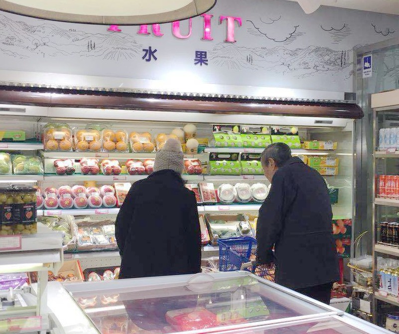 杨振宁|44岁翁帆陪夫公开亮相，她近照略显发福，憔悴了不少