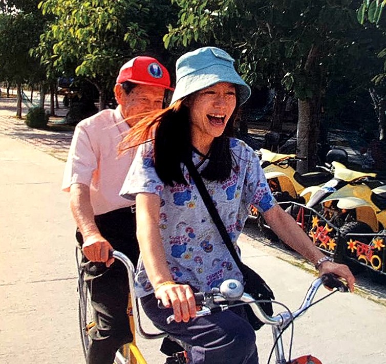 杨振宁|44岁翁帆陪夫公开亮相，她近照略显发福，憔悴了不少