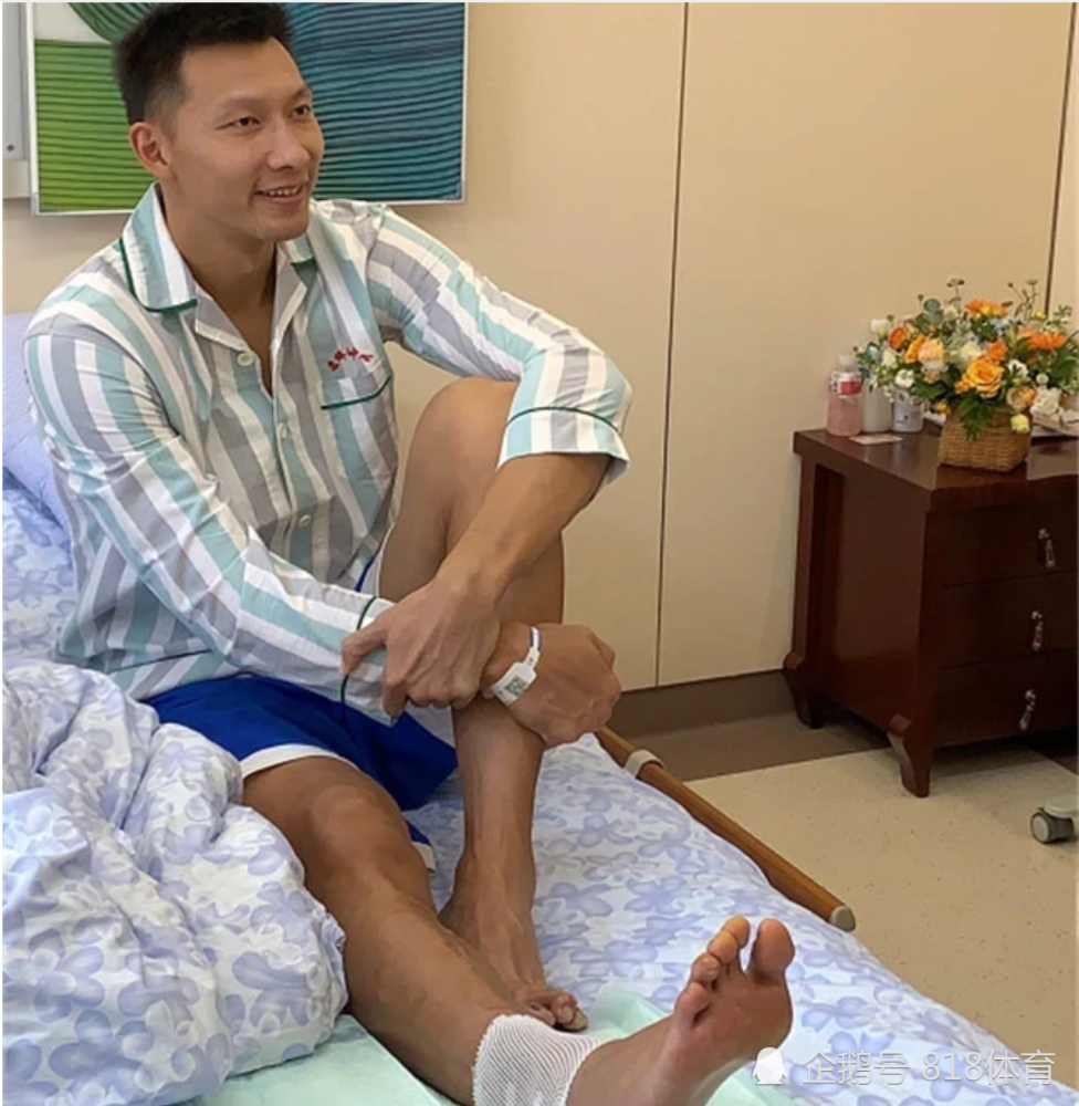 唏嘘!易建联坐轮椅回美国治疗,与妻儿洛杉矶团聚,力争早日回归赛场