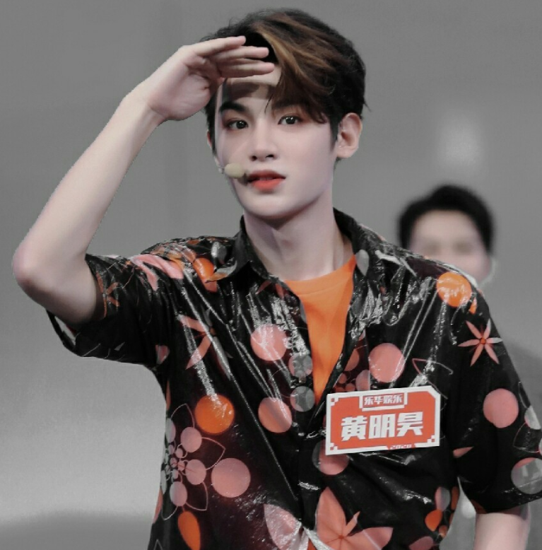 快本最新一期放大招,杨颖加盟不算啥,看到蔡徐坤黄明昊就沸腾了