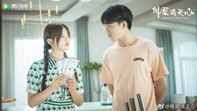 仲夏满天心|《仲夏满天心》上线，怎么看？还记得当年的《浪漫满屋》？