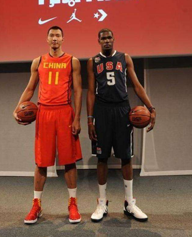 易建联的天赋究竟有多高手臂肌肉比肩魔兽身材比例超kd