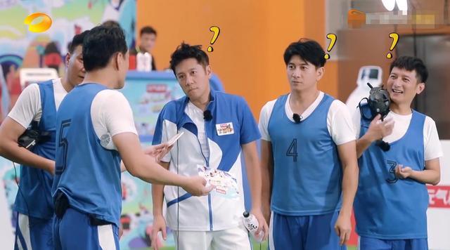 王耀庆|《哥哥》5名大龄男星年轻旧照：胡军爆炸头好酷，王耀庆阳光帅气