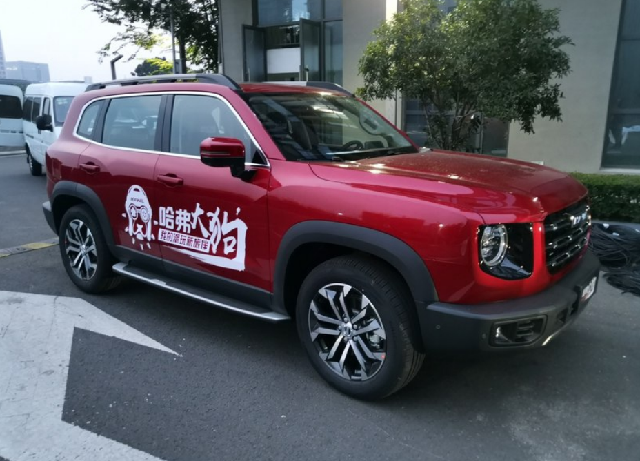红色哈弗大狗实车亮相主打科技配置四驱带锁越野能力不俗
