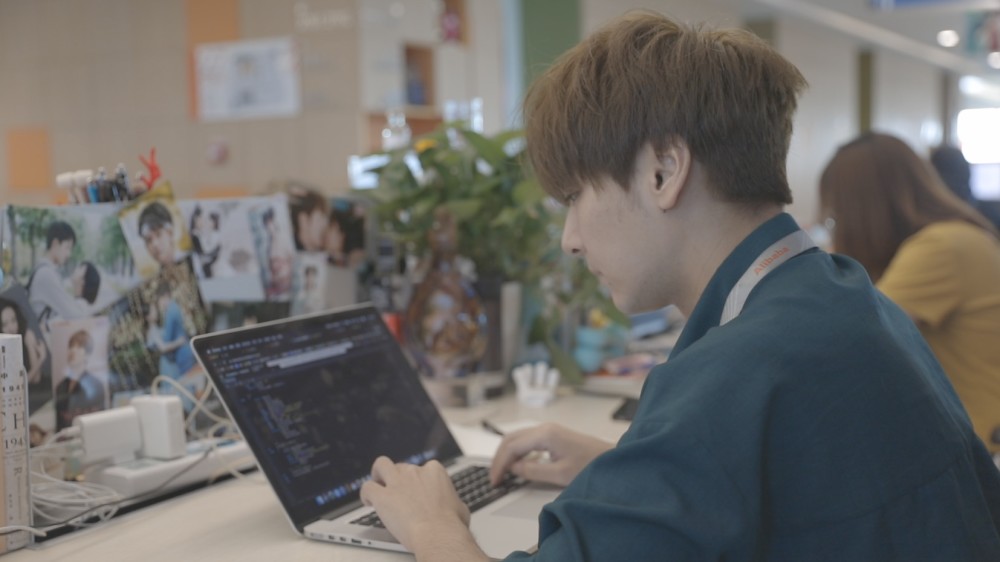 黄晓明|离婚传闻再添实锤？黄晓明笑而不语：又有人要胡思乱想了