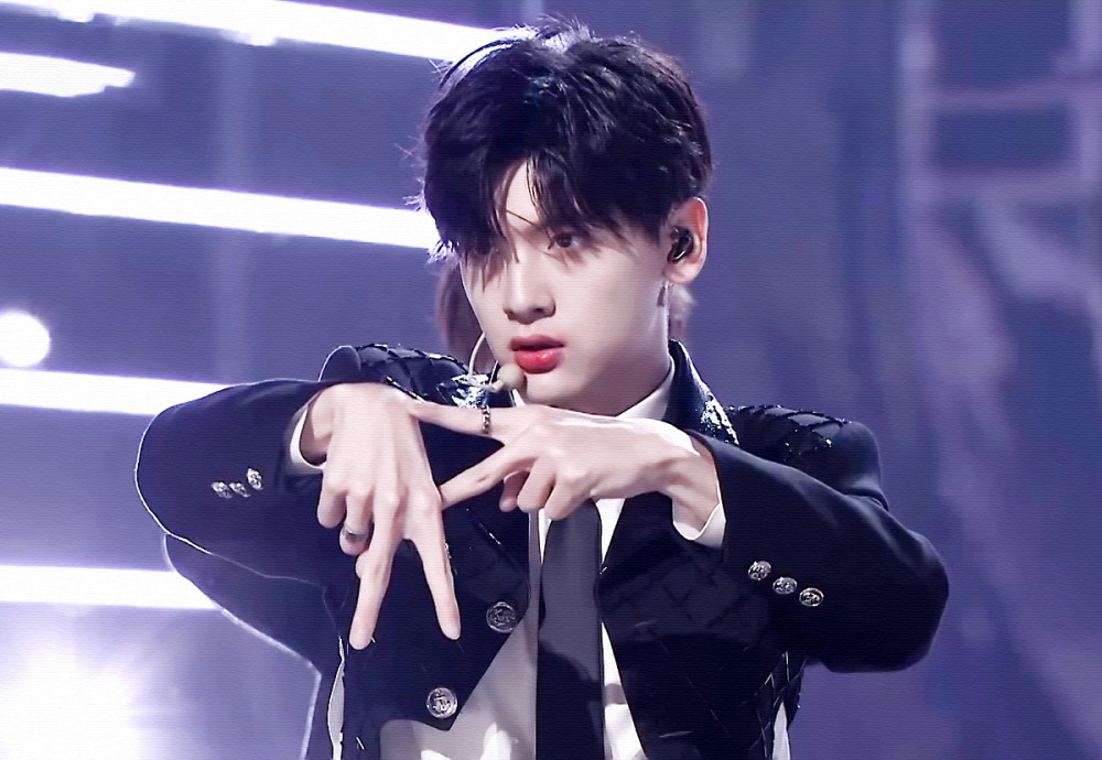 r1se翟潇闻可爱且魅力四射迷人却不失风度