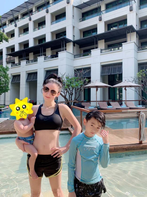 张柏芝|张柏芝懒理四胎传闻，与儿子温馨合影，母子均未对谢霆锋生日表态
