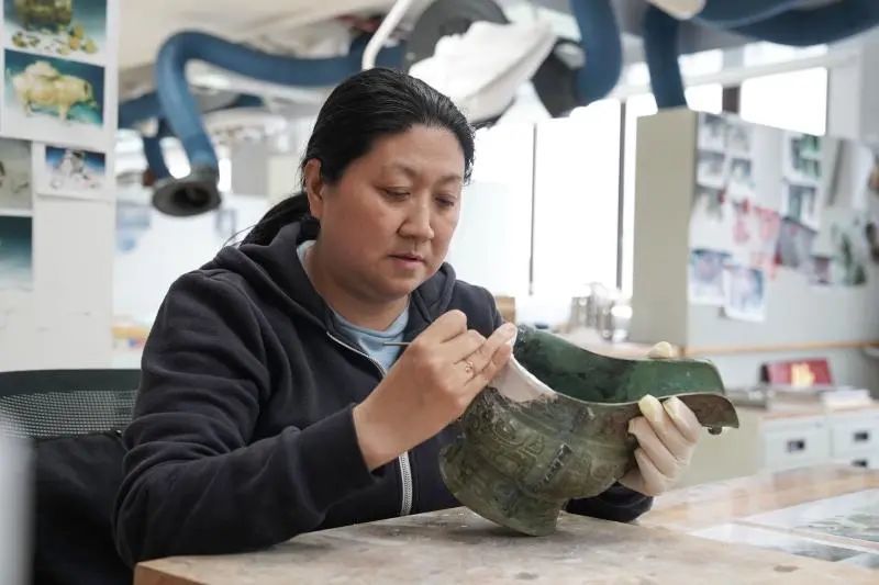 藏品|看看“在上博修文物”的这些人如何让藏品“重焕青春”