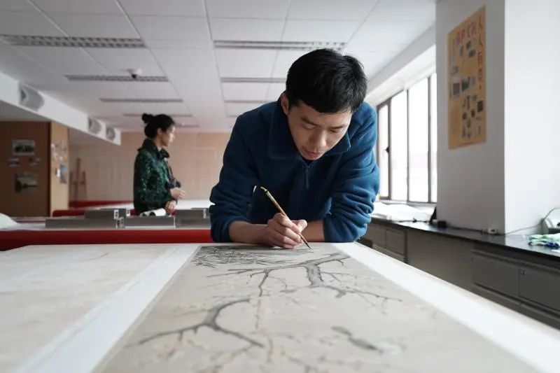 藏品|看看“在上博修文物”的这些人如何让藏品“重焕青春”