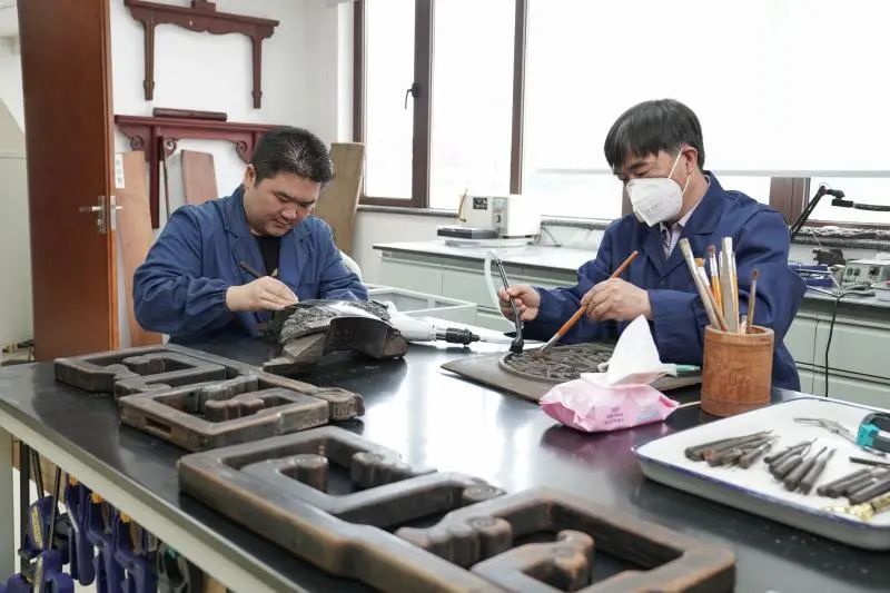藏品|看看“在上博修文物”的这些人如何让藏品“重焕青春”