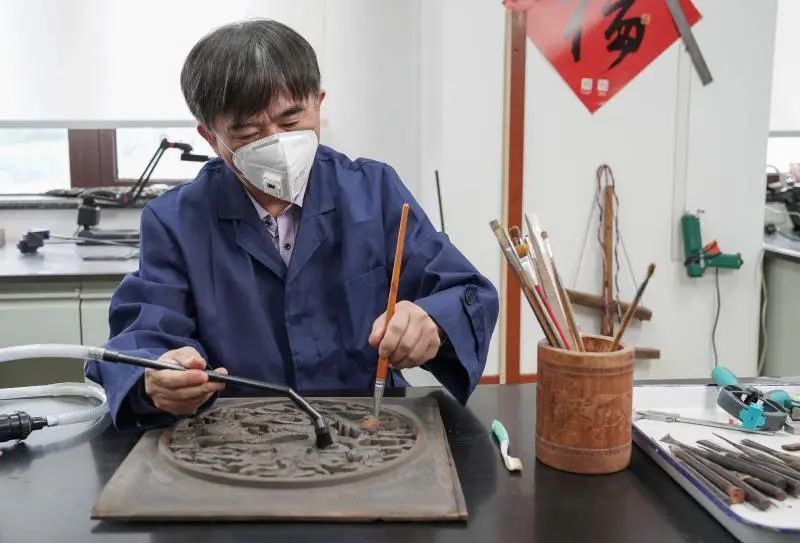 藏品|看看“在上博修文物”的这些人如何让藏品“重焕青春”