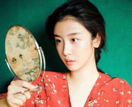 豪爽大姐头变心机,女爱豆为"搬家"明争暗斗,金吉雅发图有深意
