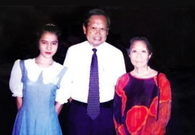 翁帆|44岁翁帆近照，婚后显幸福肥苍老不少，大54岁老公精神矍铄