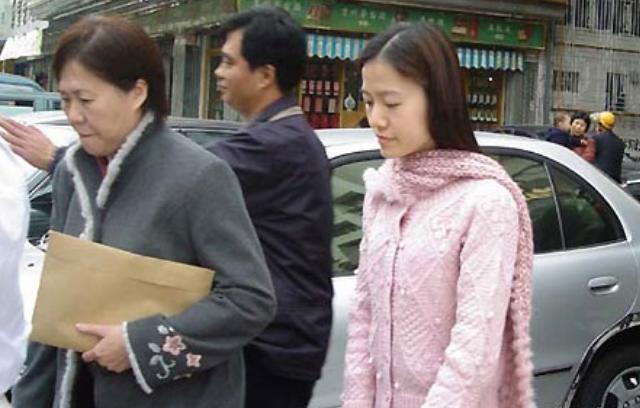 翁帆|44岁翁帆近照，婚后显幸福肥苍老不少，大54岁老公精神矍铄