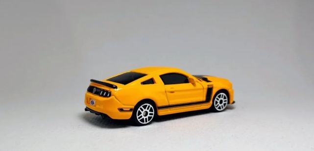 名创优品miniso售价9.9的正版官方授权1:64合金小车素质如何?