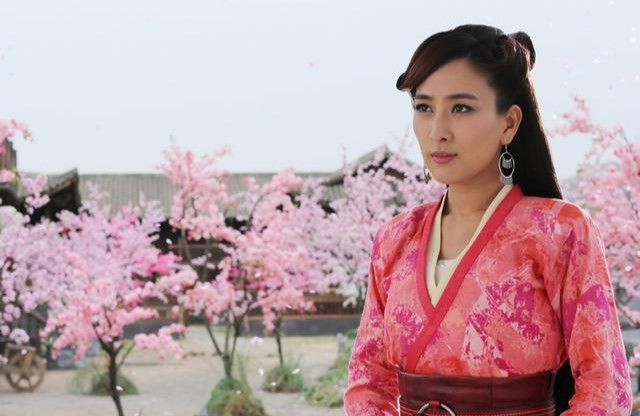 刘诗诗|吴奇隆被保安扑倒时，又开始羡慕刘诗诗，这样的男人太稀罕