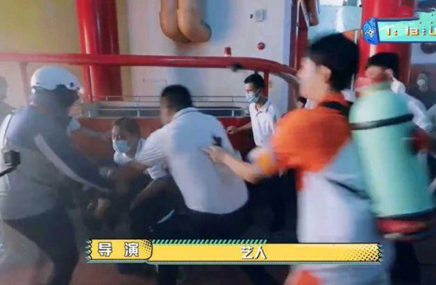 刘诗诗|吴奇隆被保安扑倒时，又开始羡慕刘诗诗，这样的男人太稀罕