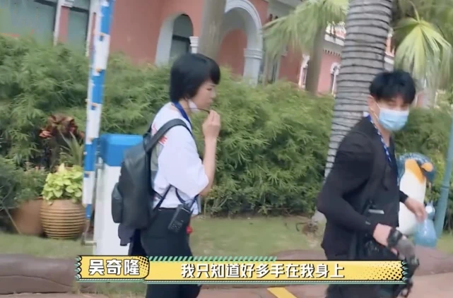 刘诗诗|吴奇隆被保安扑倒时，又开始羡慕刘诗诗，这样的男人太稀罕