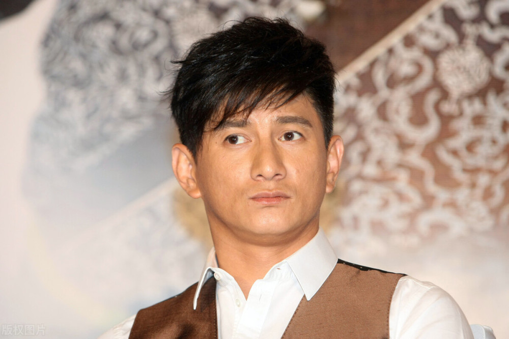 刘诗诗|吴奇隆被保安扑倒时，又开始羡慕刘诗诗，这样的男人太稀罕