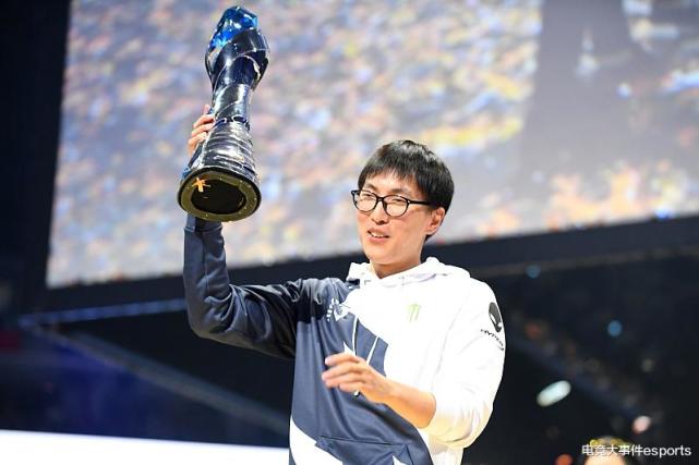 北美唯一幻神doublelift彭亦亮全球首位8进世界赛的选手