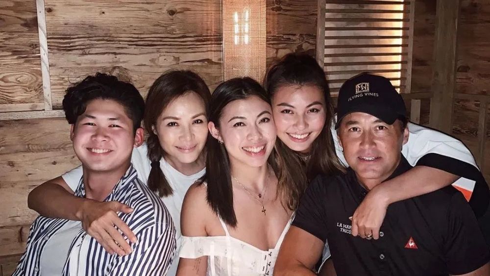 马诗慧|恭喜！TVB男演员名模老婆升级“婆婆”，80年代入行维持身材有道